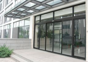 自动门门体材料选择及保养的重要性